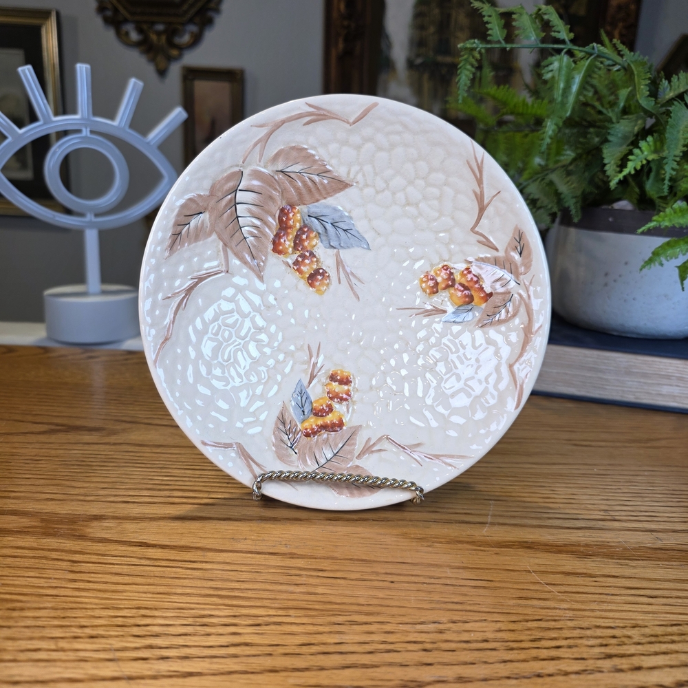 Vintage Wade Bramble England Pottery 7" Embossed Berry Fruit Bowl Dish